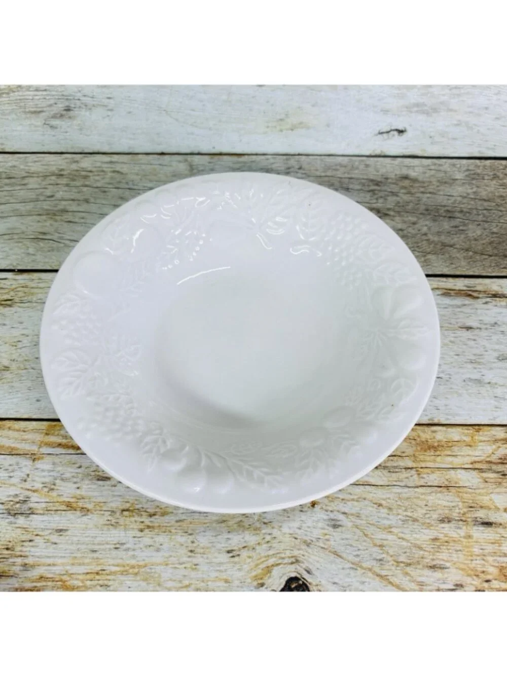 Gibson FRUIT Embossed Fruit Leaves White Shades Rim Coupe Soup Bowls Set of 4
